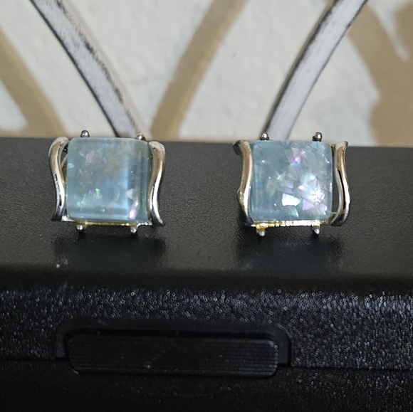 Vintage Coro earrings - Picture 6 of 8